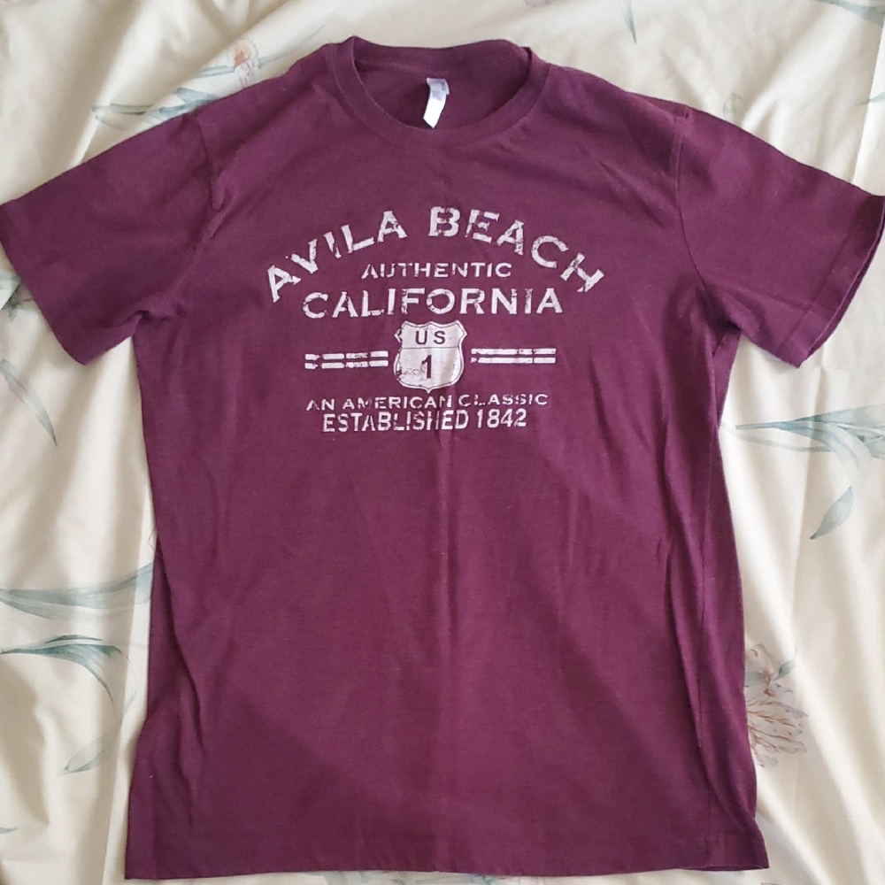 Avila Beach Pismo California Women's L Tee. Plum W/white Print GUC